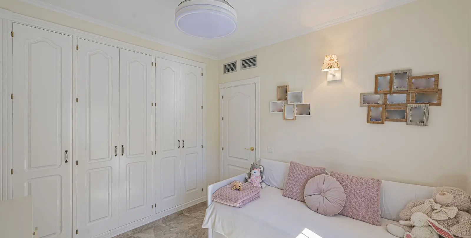 Sale of middle floor apartment in Nueva Andalucía 16