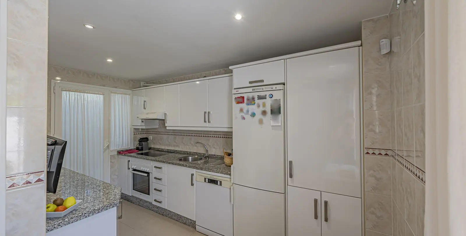 Sale of middle floor apartment in Nueva Andalucía 21