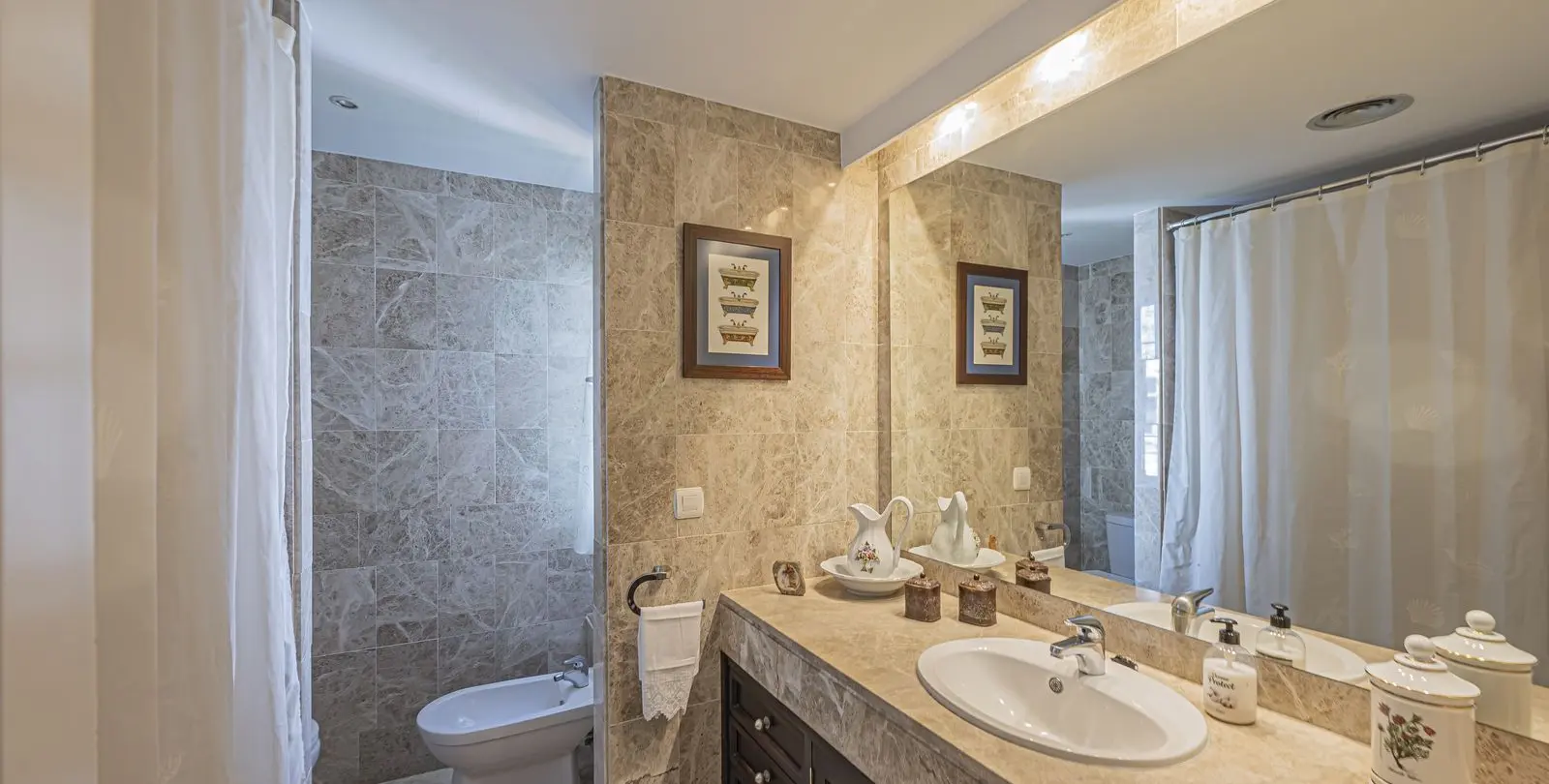 Sale of middle floor apartment in Nueva Andalucía 24