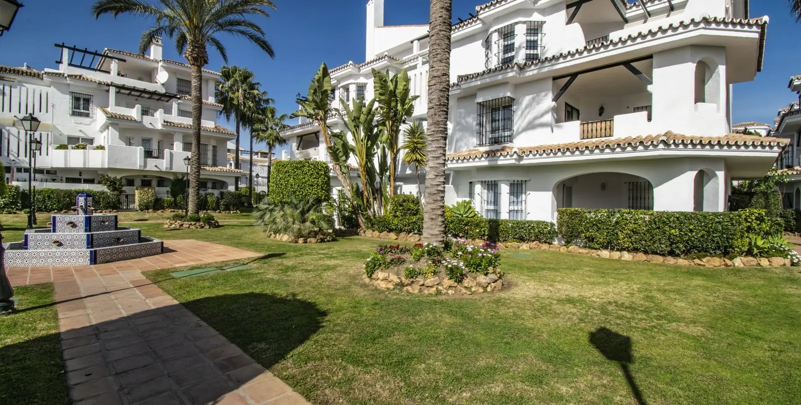 Sale of middle floor apartment in Nueva Andalucía 25