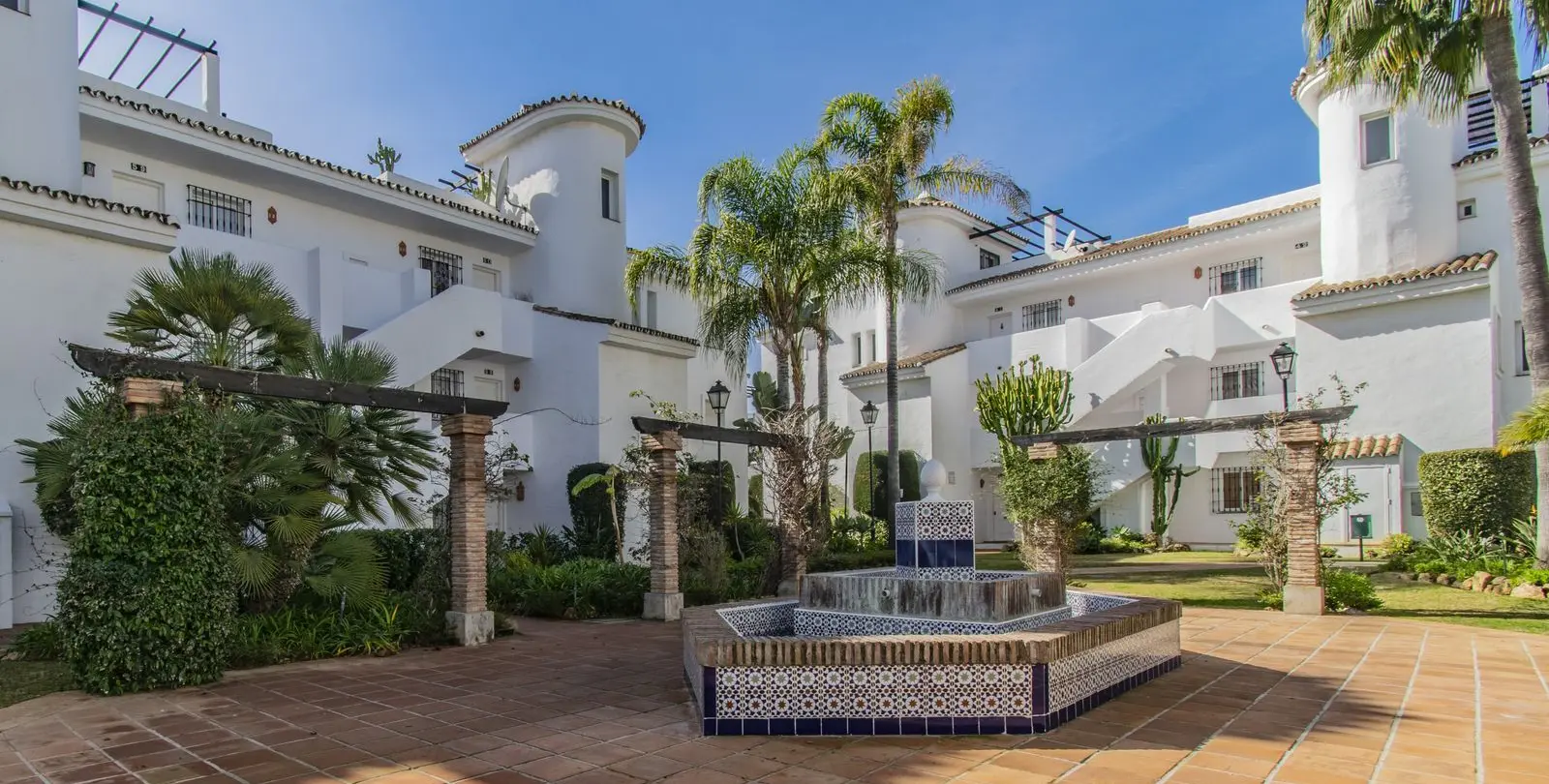 Sale of middle floor apartment in Nueva Andalucía 31