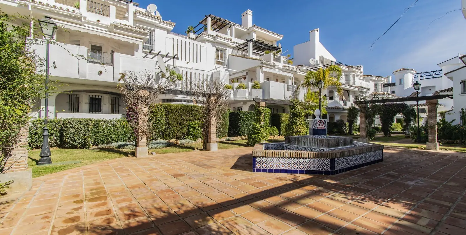 Sale of middle floor apartment in Nueva Andalucía 33