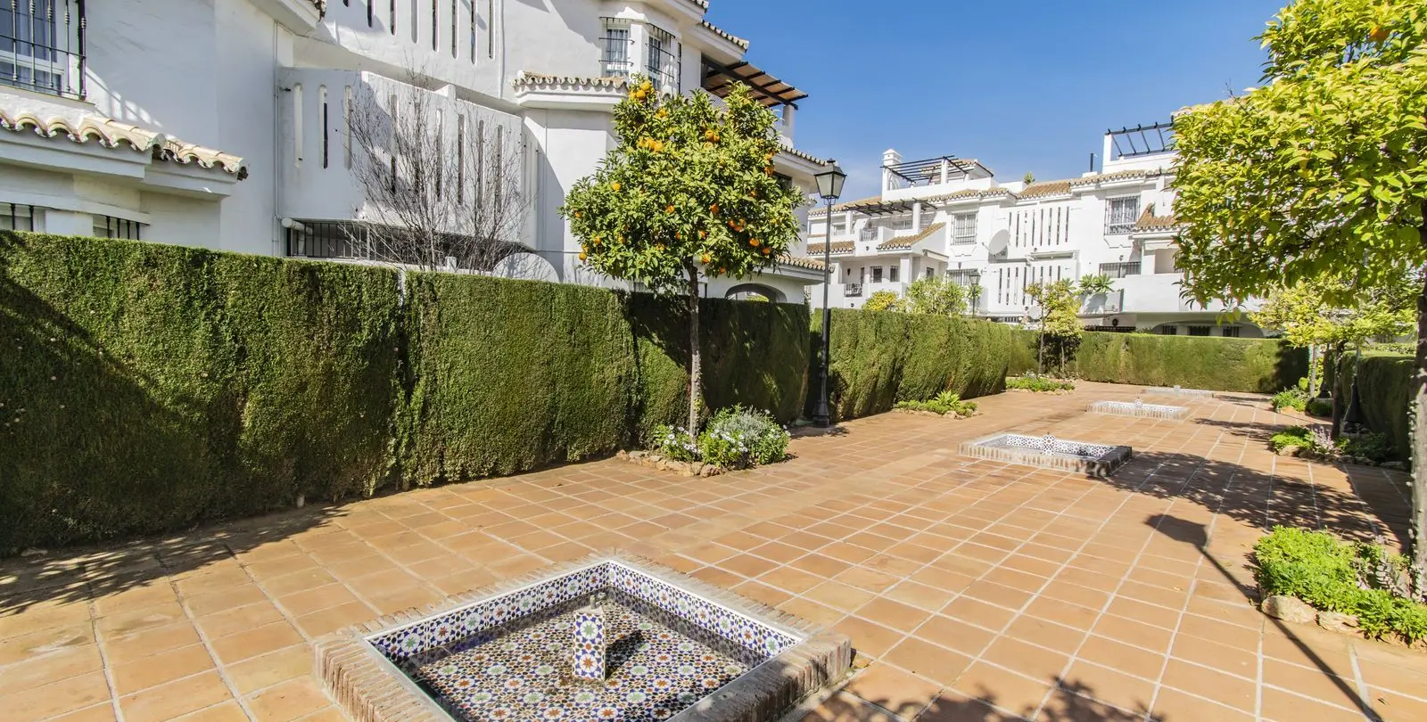 Sale of middle floor apartment in Nueva Andalucía 34