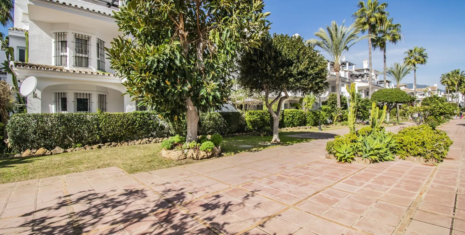 Sale of middle floor apartment in Nueva Andalucía 35