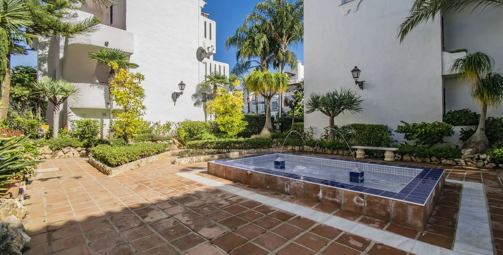 Sale of middle floor apartment in Nueva Andalucía 38