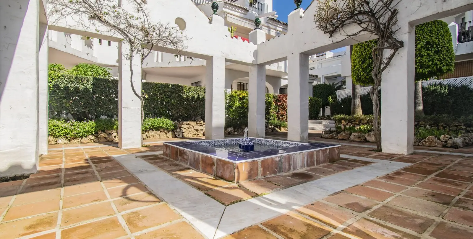 Sale of middle floor apartment in Nueva Andalucía 39