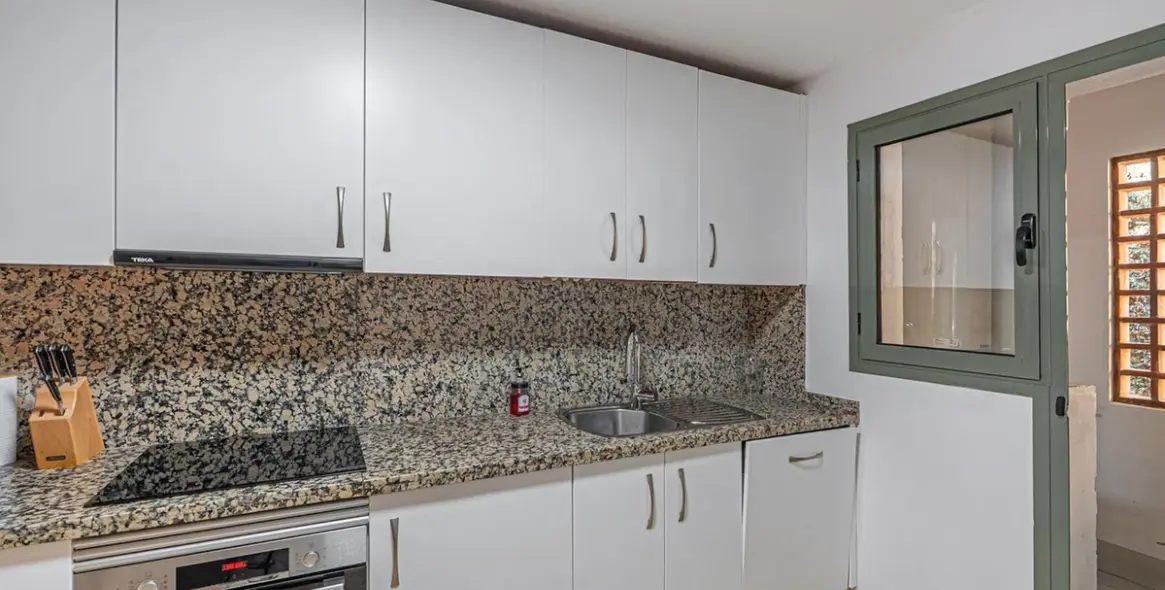 Sale of ground floor apartment in Estepona 15