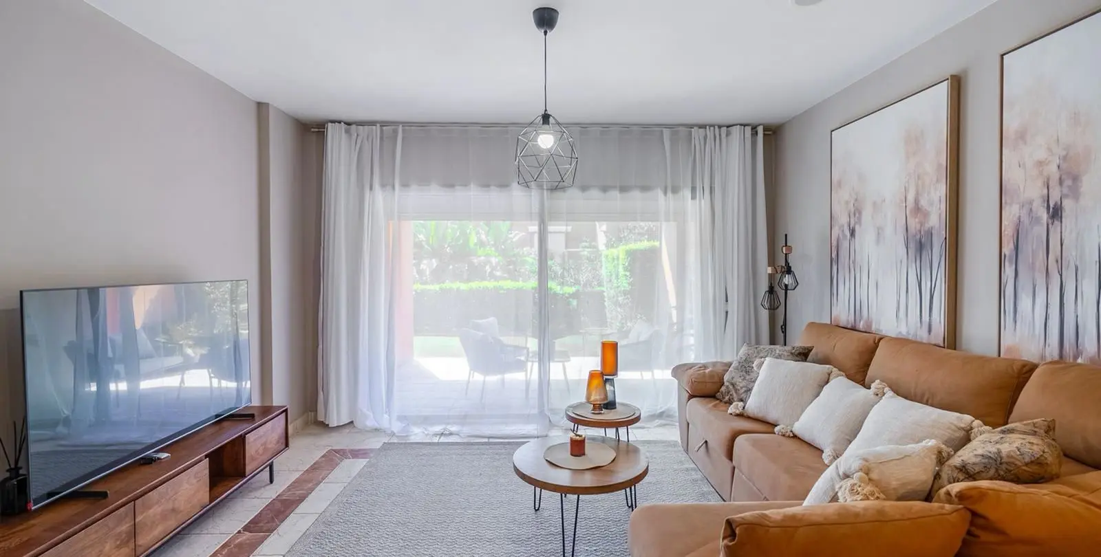 Sale of ground floor apartment in Estepona 1