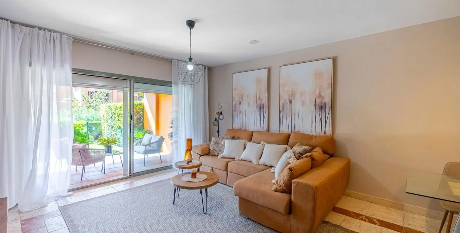 Sale of ground floor apartment in Estepona 2
