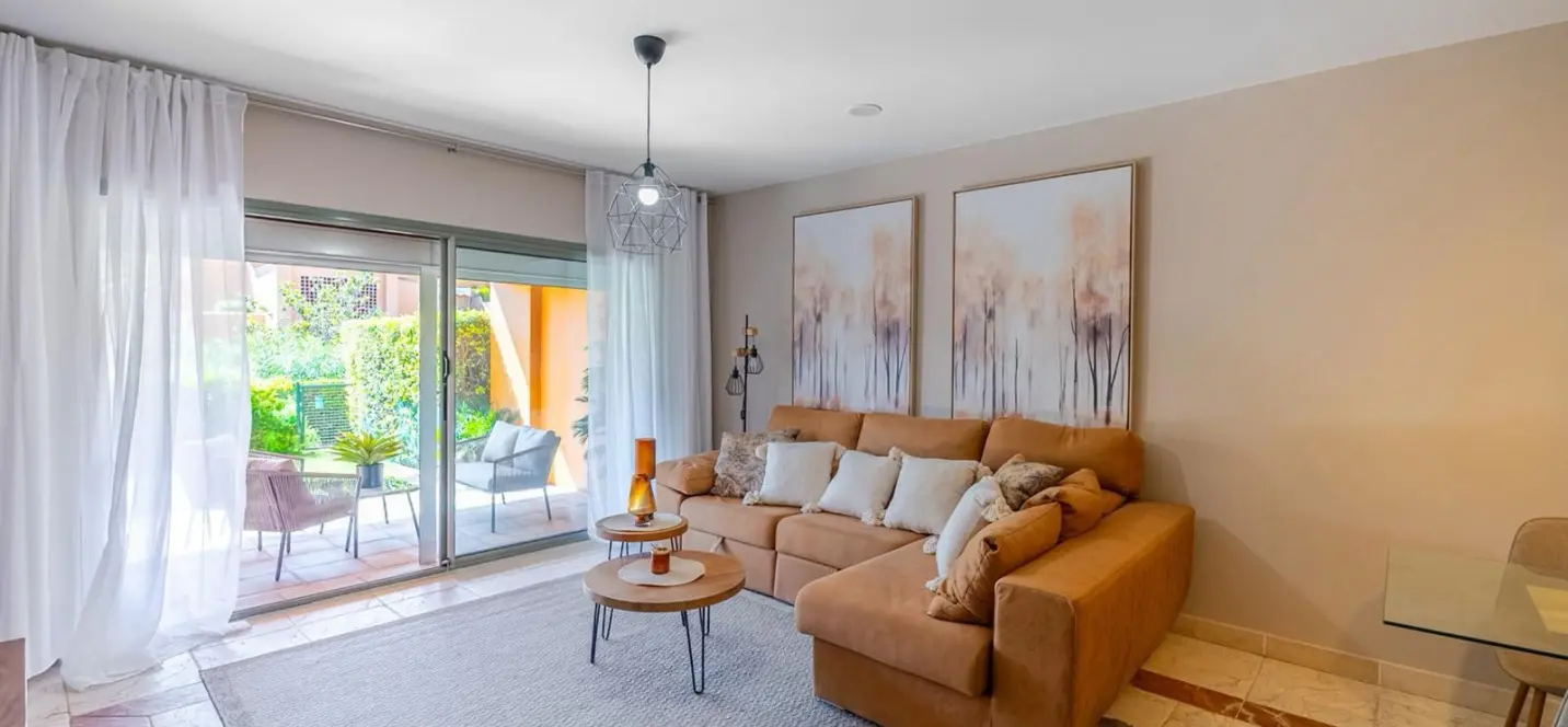 Sale of ground floor apartment in Estepona 1