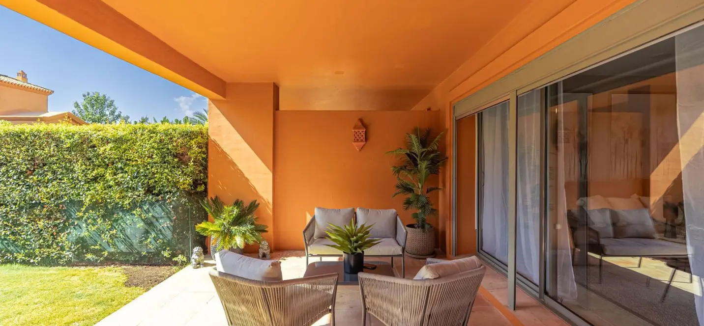 Sale of ground floor apartment in Estepona 2