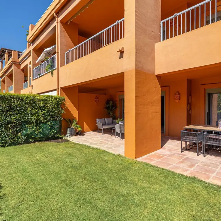 Sale of ground floor apartment in Estepona