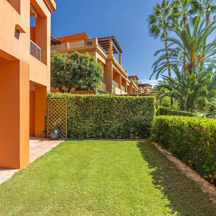 Sale of ground floor apartment in Estepona