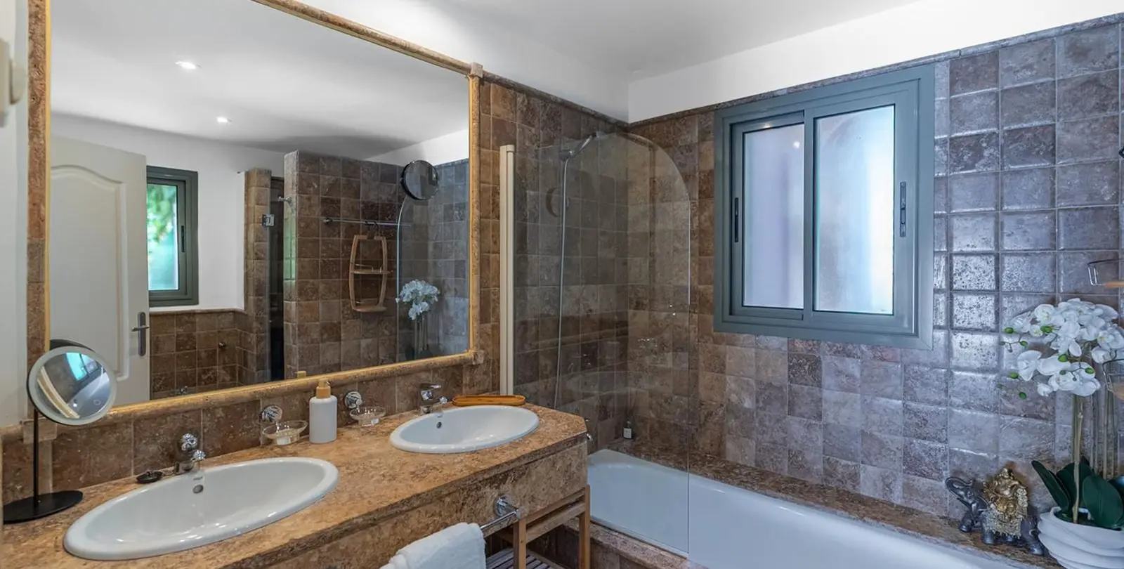 Sale of ground floor apartment in Estepona 8