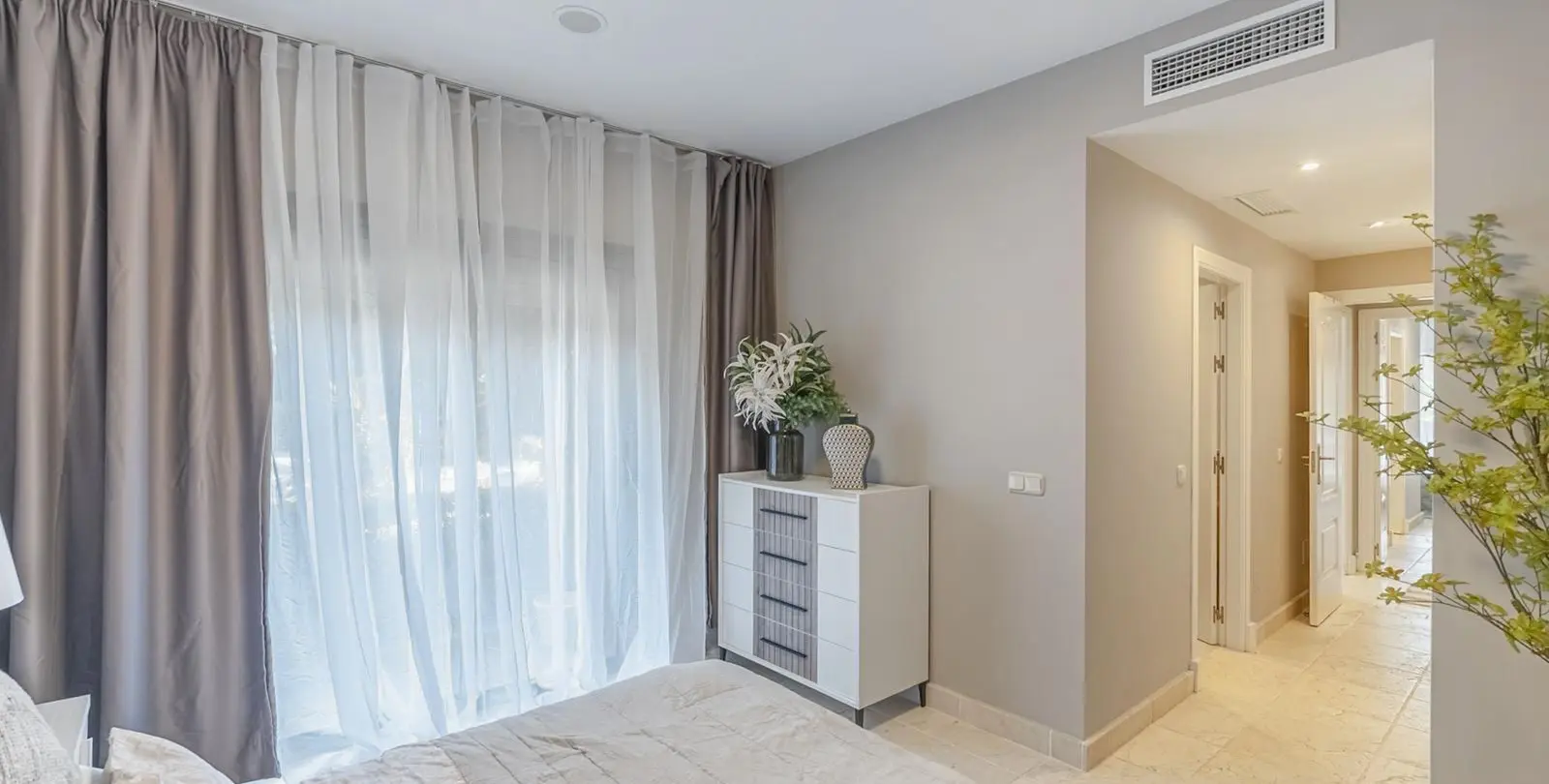 Sale of ground floor apartment in Estepona 12