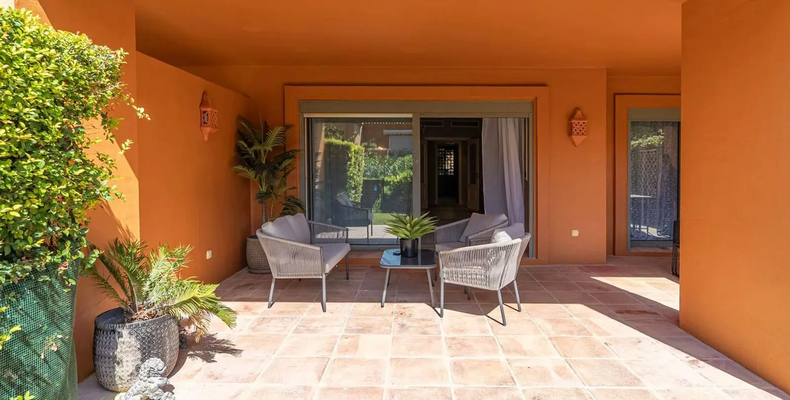 Sale of ground floor apartment in Estepona 26