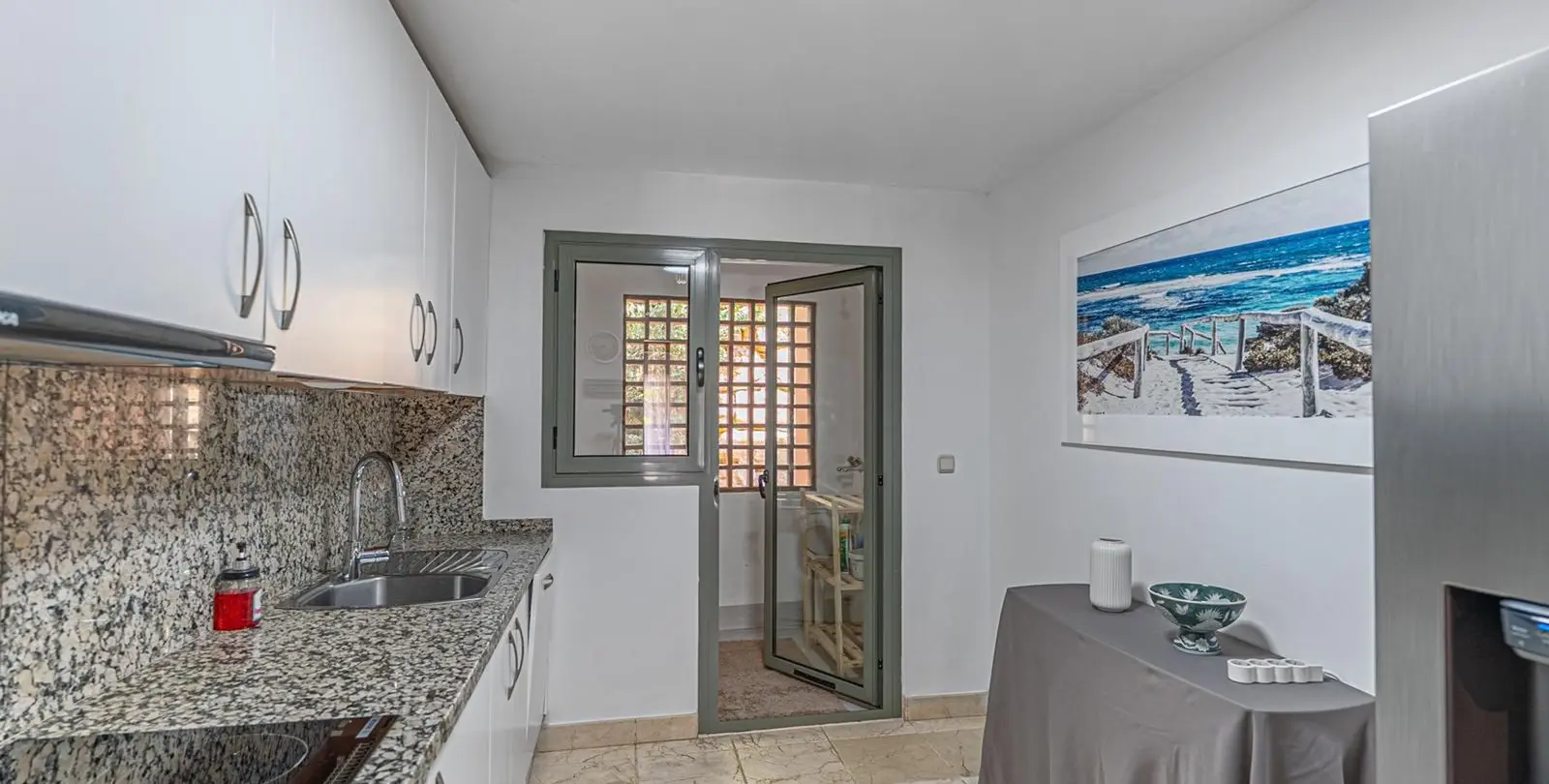 Sale of ground floor apartment in Estepona 28