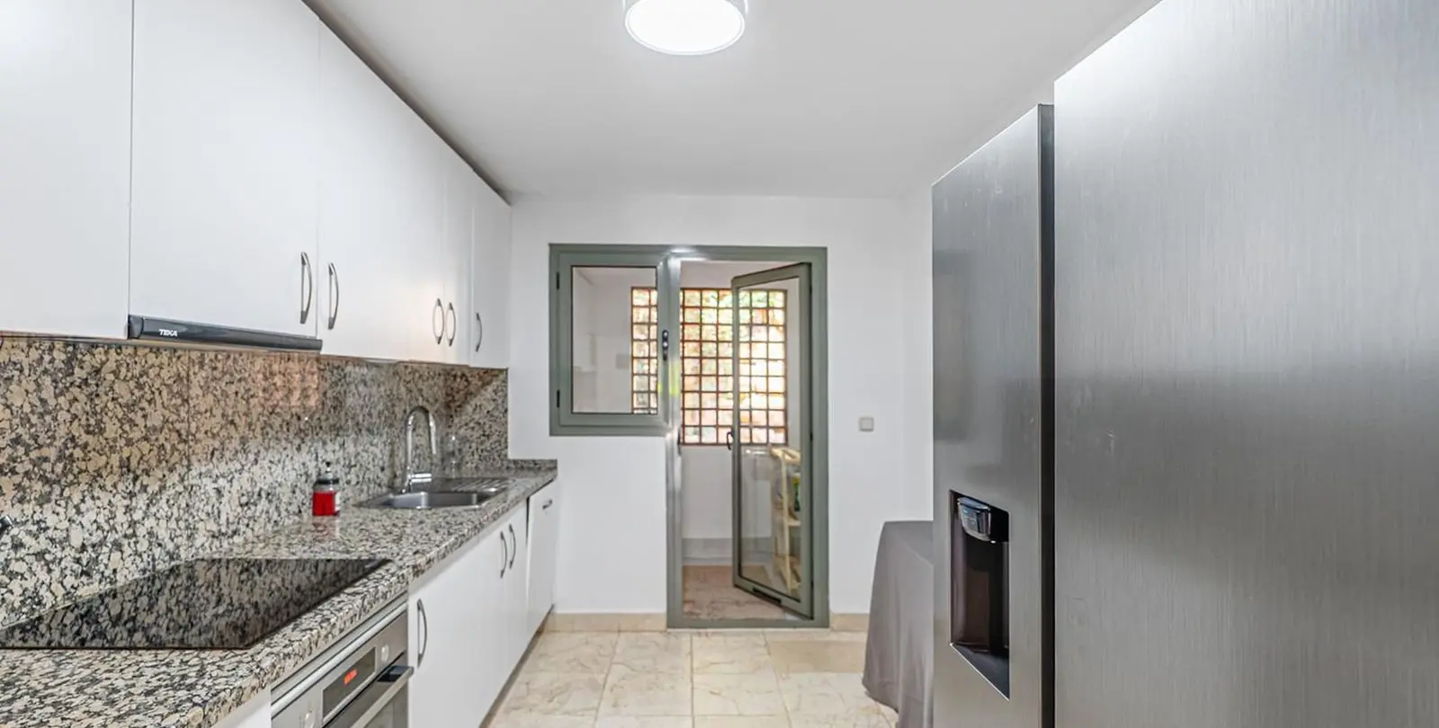 Sale of ground floor apartment in Estepona 29