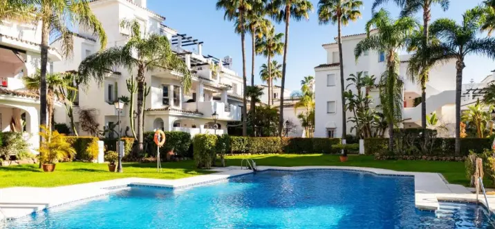 Sale of townhouse in Nueva Andalucía 0