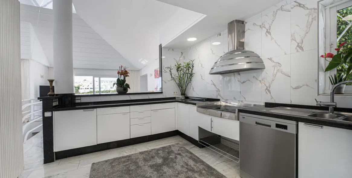 Sale of semi-detached house in Calahonda 5