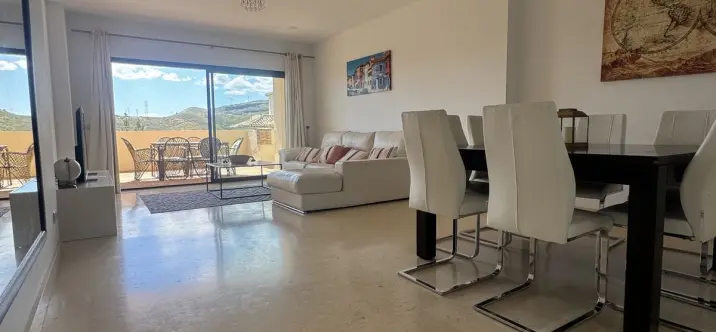 Sale of middle floor apartment in Benahavís 4