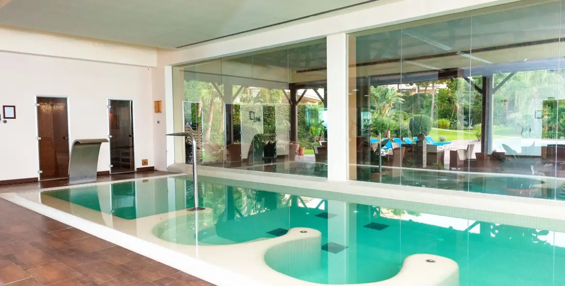 Sale of middle floor apartment in Benahavís 70