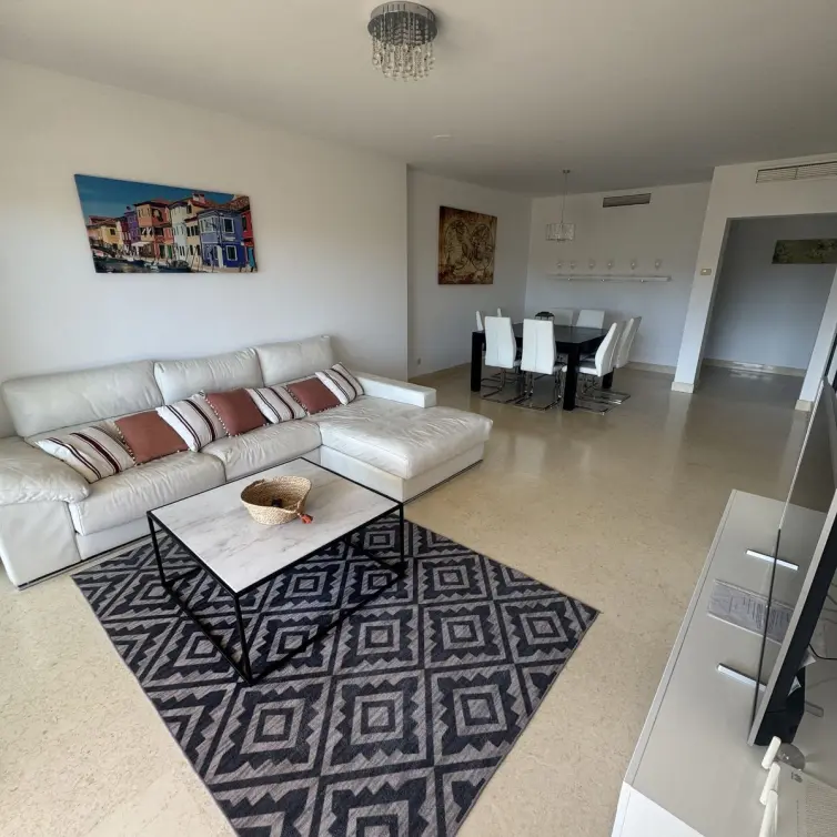 Venta de apartamento en planta media en Benahavís
