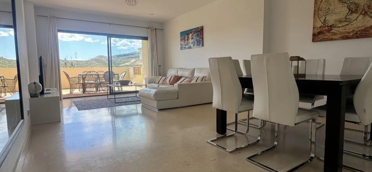Venta de apartamento en planta media en Benahavís 4