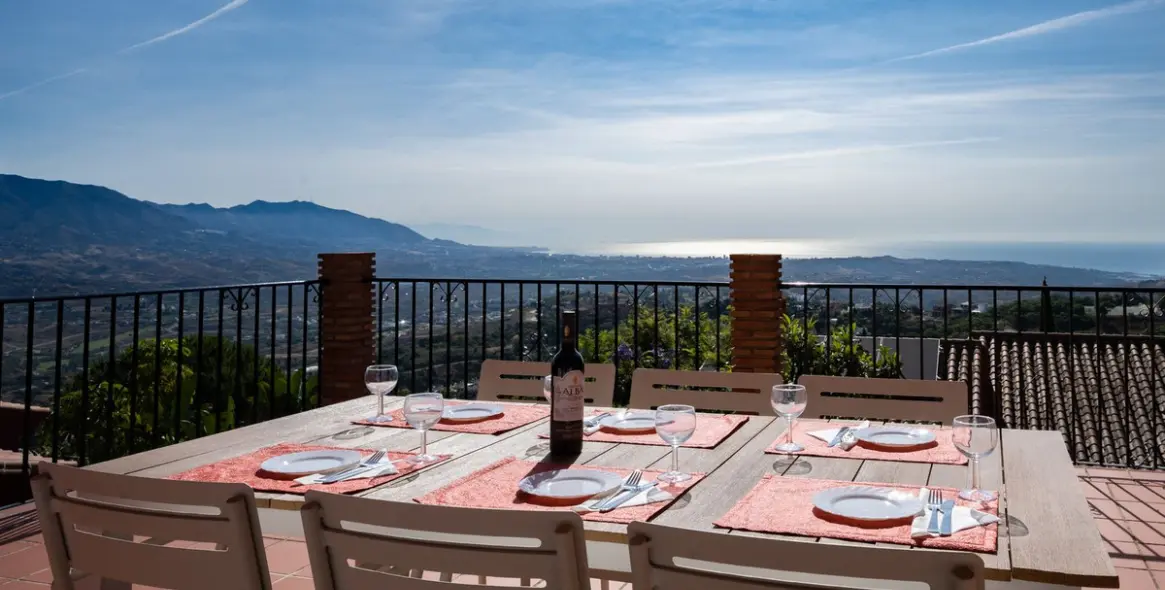 Продажа  отдельно стоящей виллы в Elviria 1