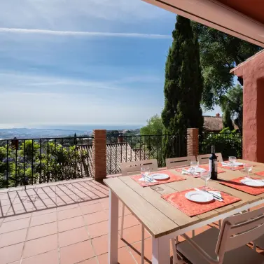 Продажа  отдельно стоящей виллы в Elviria