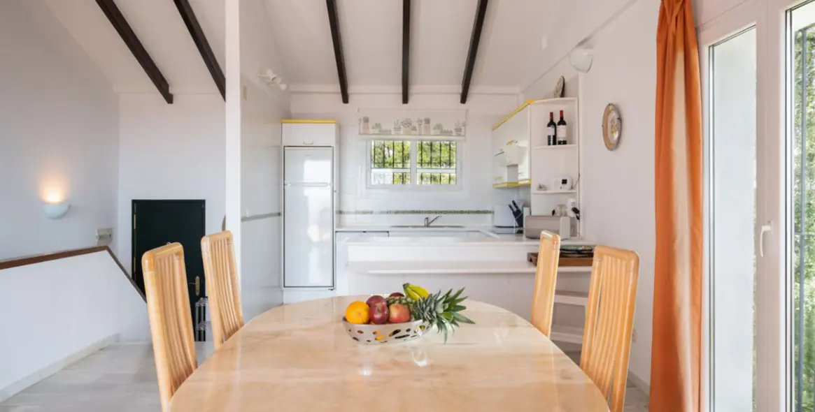 Продажа  отдельно стоящей виллы в Elviria 11