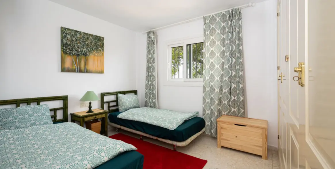 Продажа  отдельно стоящей виллы в Elviria 20