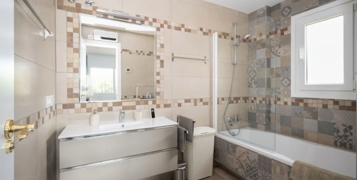 Продажа  отдельно стоящей виллы в Elviria 21