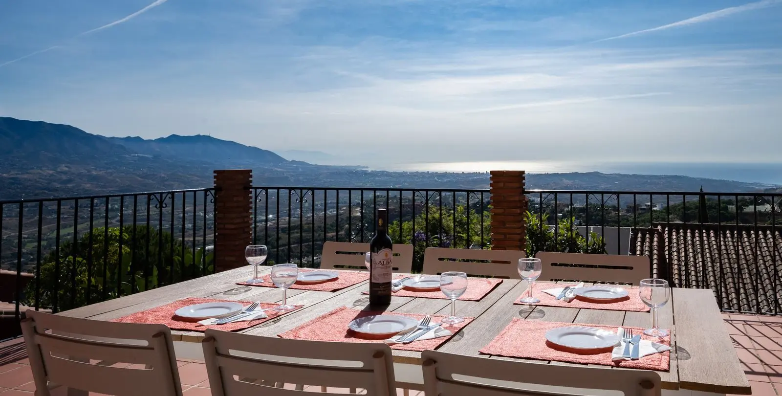 Sale of detached villa in Elviria 1