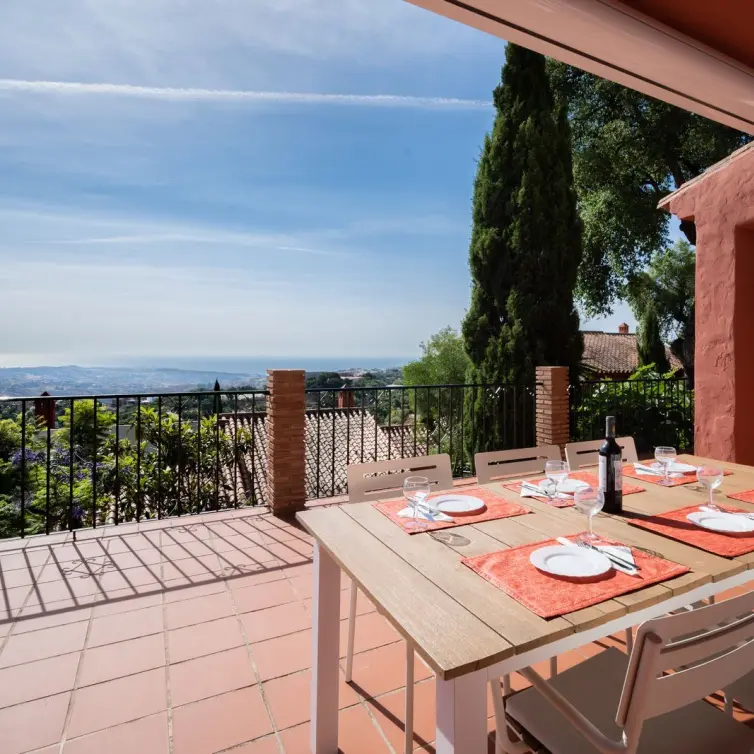Продажа  отдельно стоящей виллы в Elviria