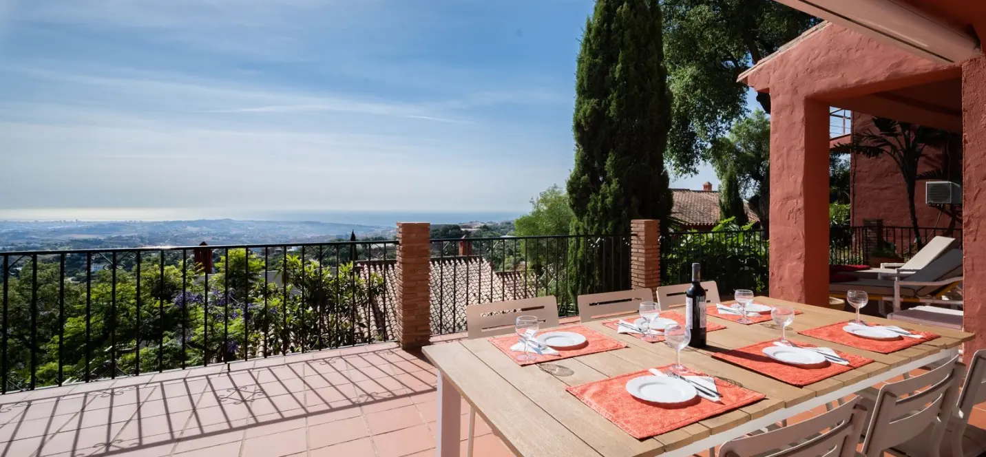 Продажа  отдельно стоящей виллы в Elviria 1