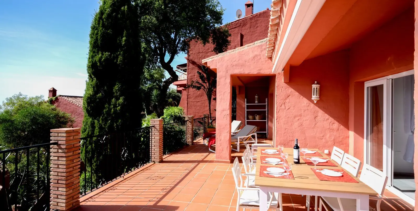 Sale of detached villa in Elviria 3
