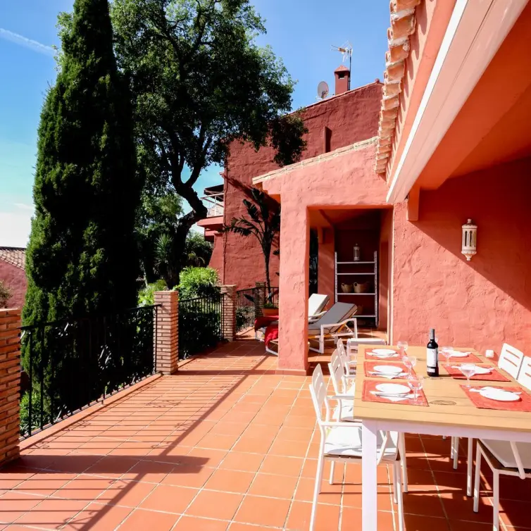 Продажа  отдельно стоящей виллы в Elviria