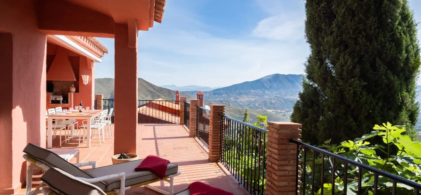 Продажа  отдельно стоящей виллы в Elviria 3