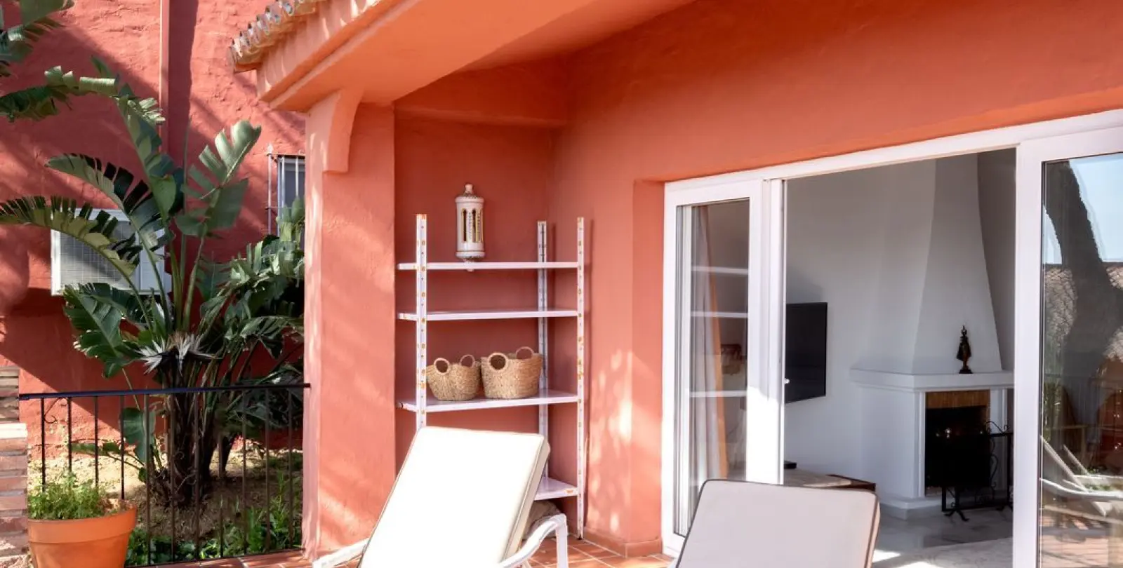 Sale of detached villa in Elviria 5