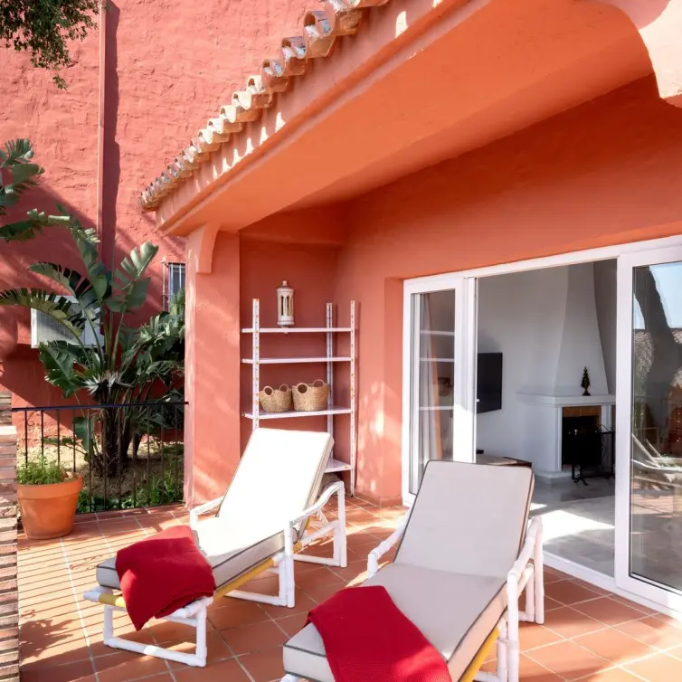 Продажа  отдельно стоящей виллы в Elviria
