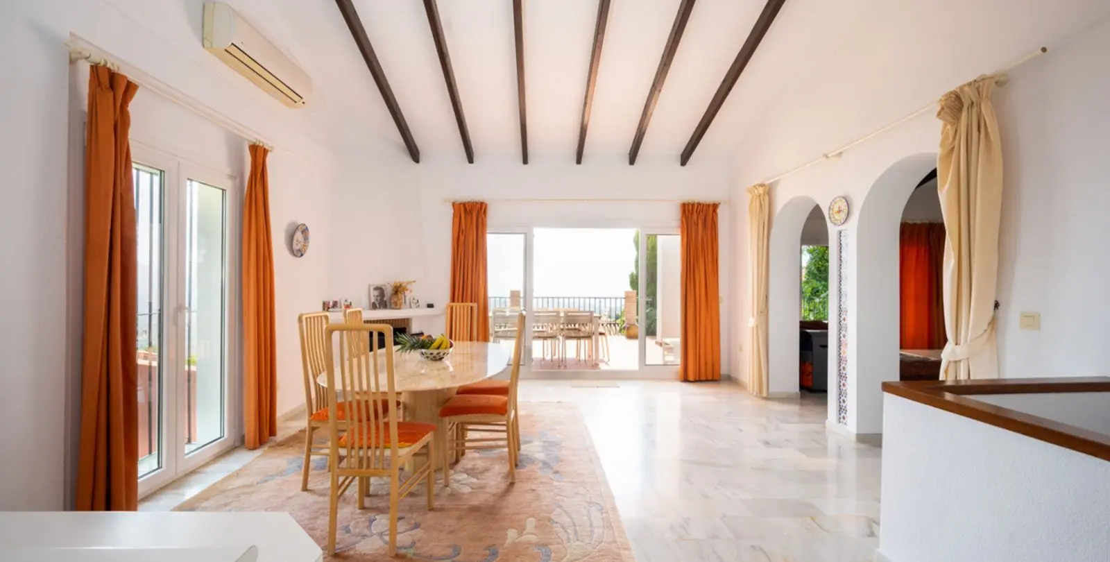 Sale of detached villa in Elviria 10