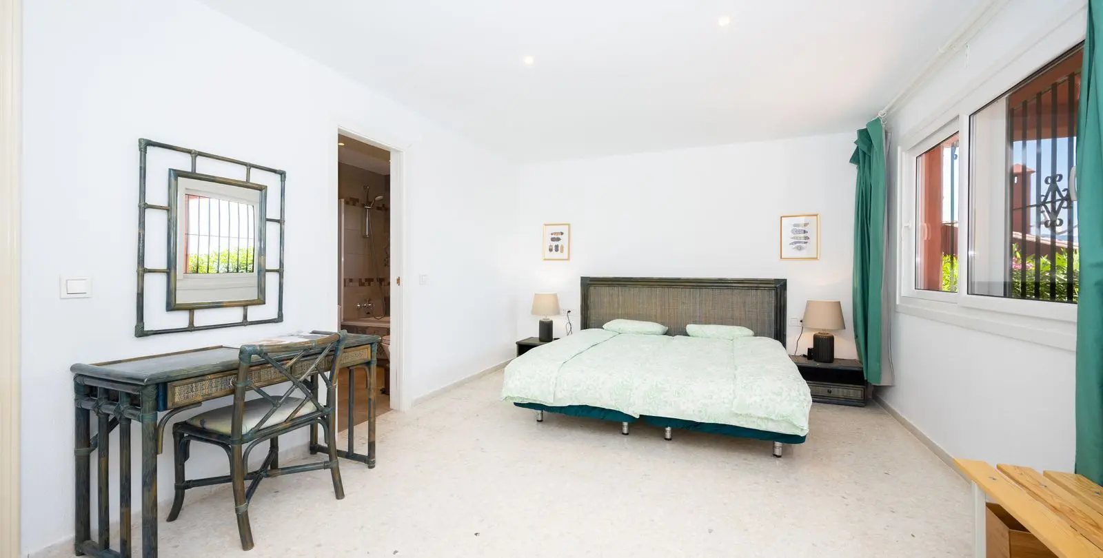 Sale of detached villa in Elviria 13