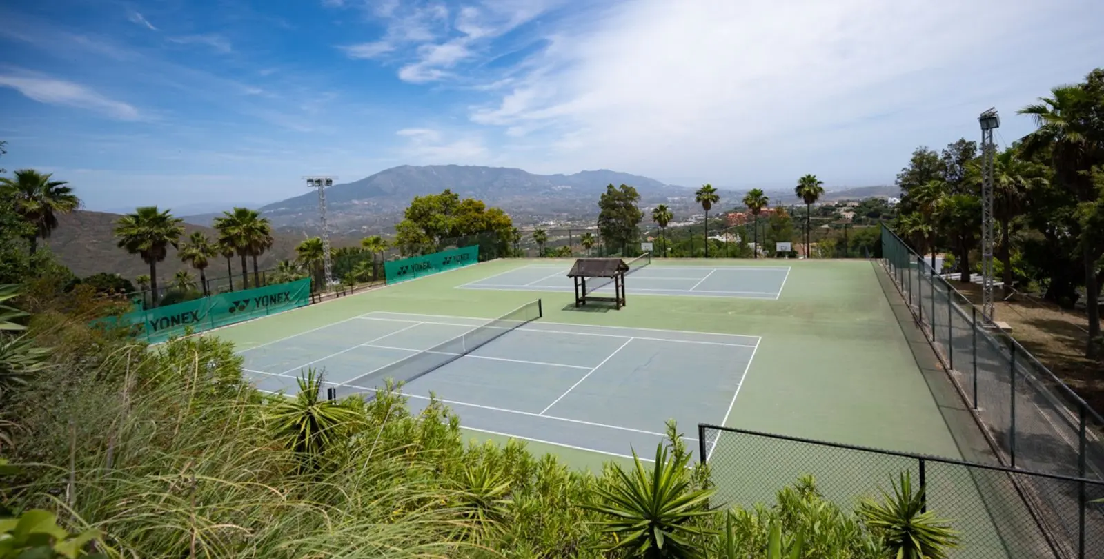 Sale of detached villa in Elviria 23