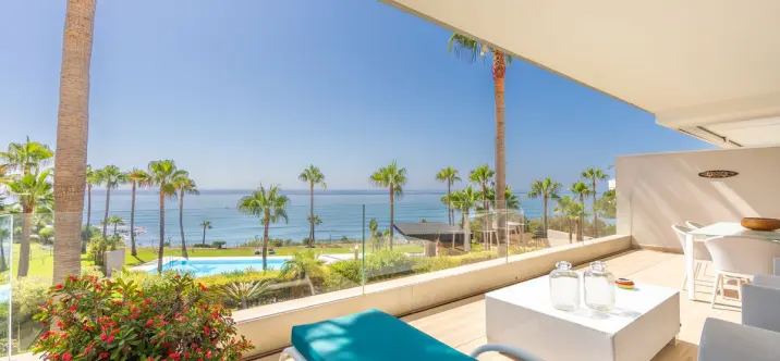 Sale of middle floor apartment in Estepona 0