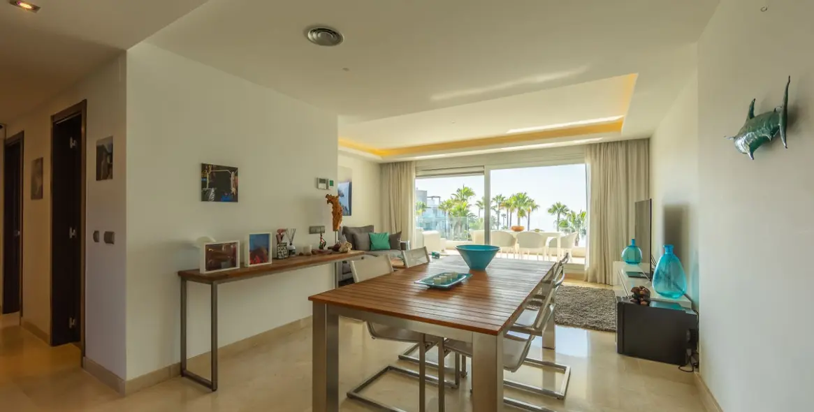 Sale of middle floor apartment in Estepona 3