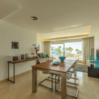 Sale of middle floor apartment in Estepona