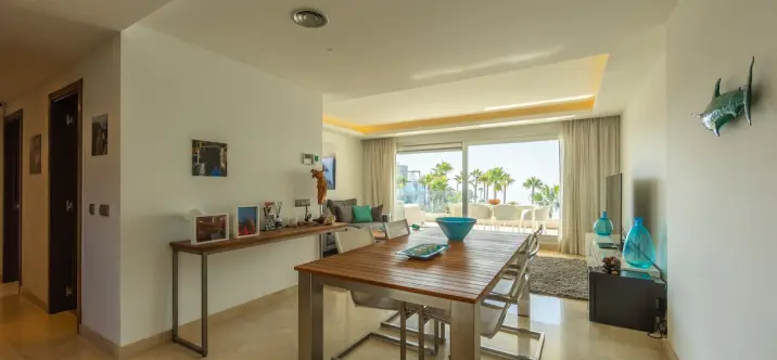 Sale of middle floor apartment in Estepona 2