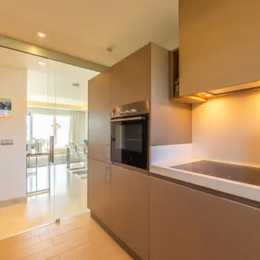 Sale of middle floor apartment in Estepona
