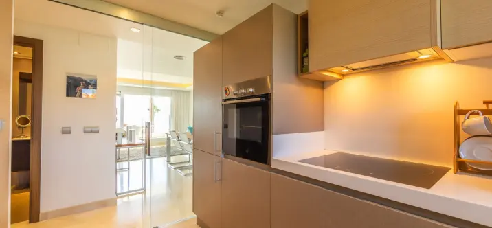 Sale of middle floor apartment in Estepona 3